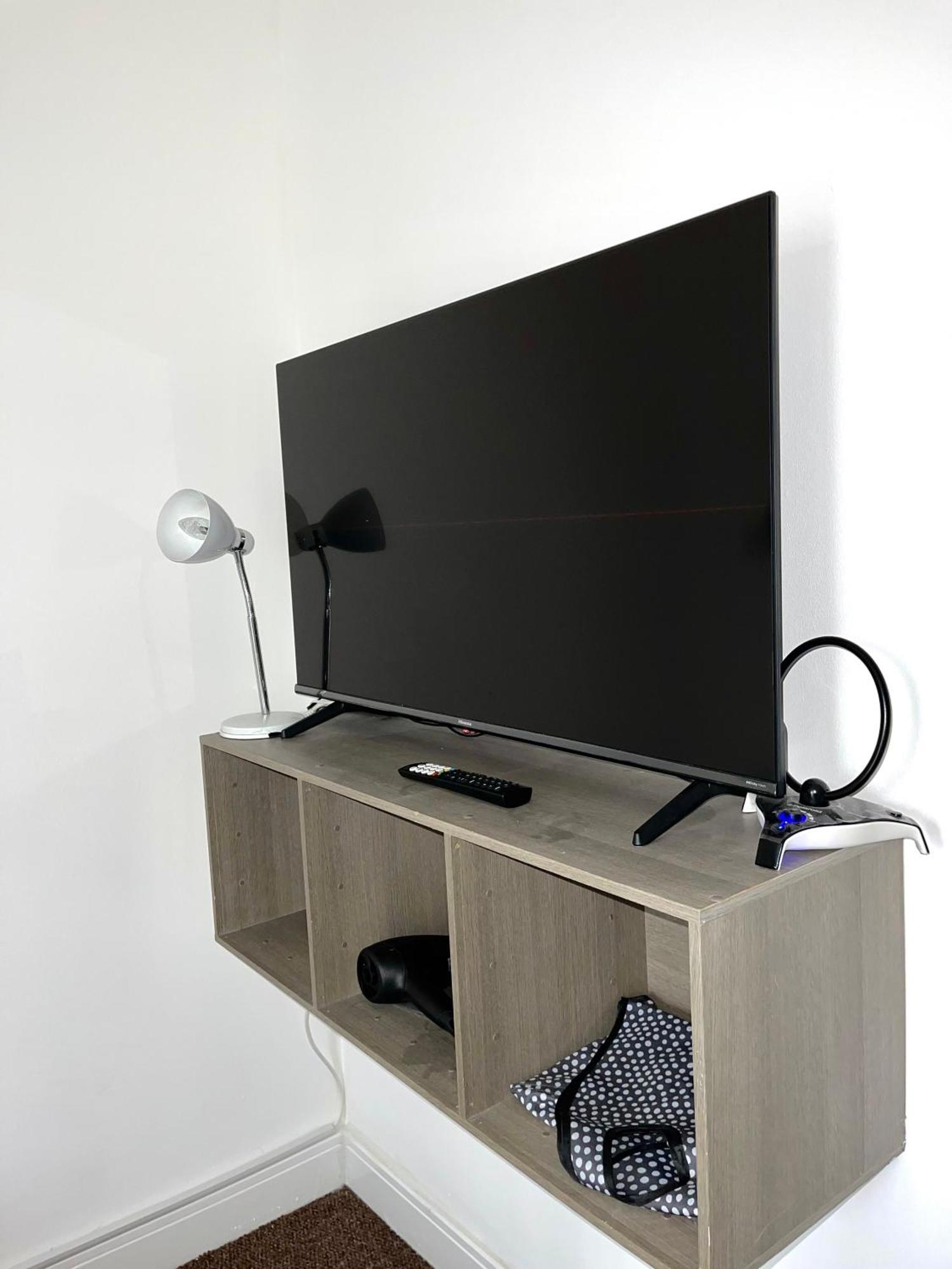 Goodmayes Crescent Apartment - Modern 1 Bedroom First Floor מראה חיצוני תמונה