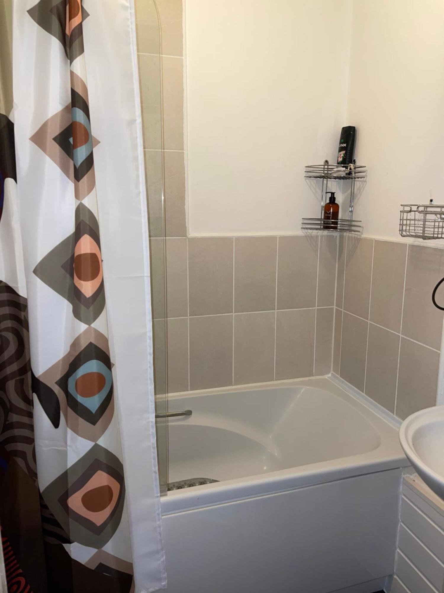 Goodmayes Crescent Apartment - Modern 1 Bedroom First Floor מראה חיצוני תמונה