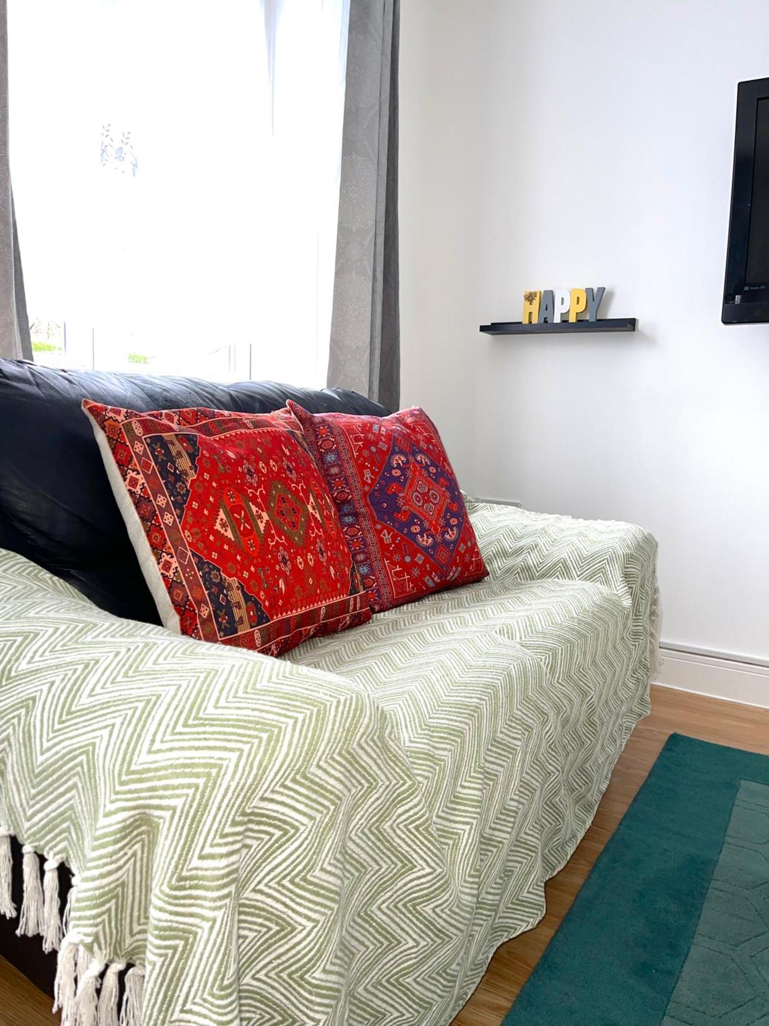 Goodmayes Crescent Apartment - Modern 1 Bedroom First Floor מראה חיצוני תמונה