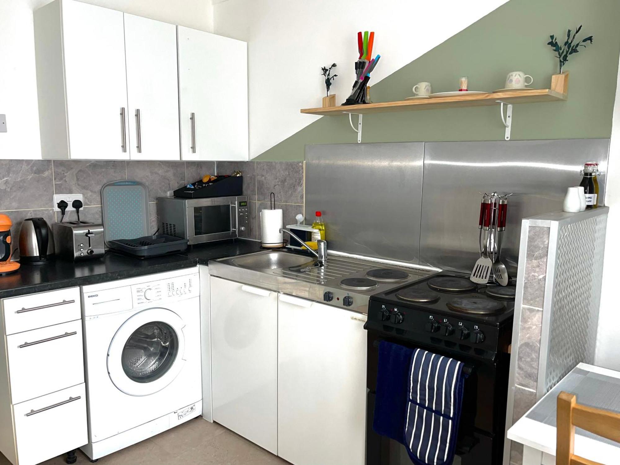 Goodmayes Crescent Apartment - Modern 1 Bedroom First Floor מראה חיצוני תמונה